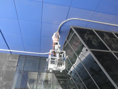 单悬挂轨道擦窗机